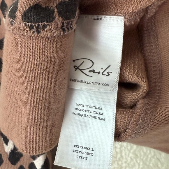 RAILS Theo Leopard Sweatshirt - Picture 5 of 5